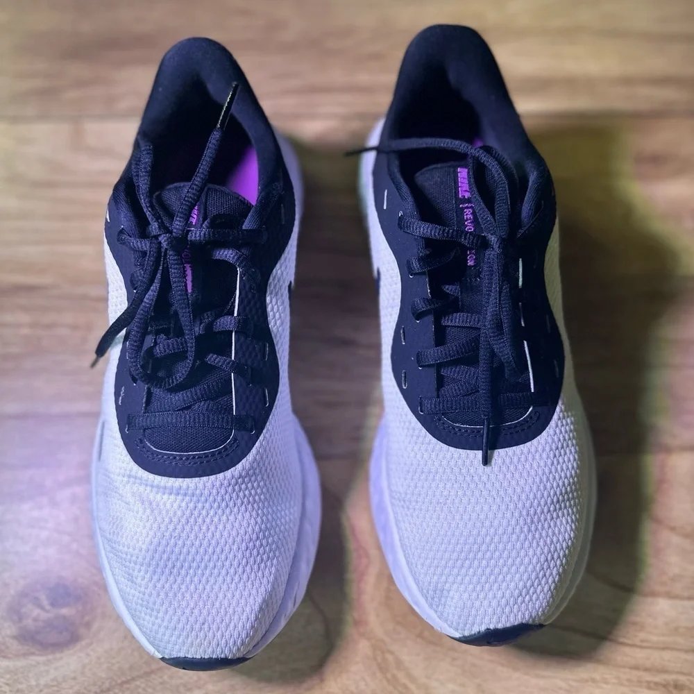 Nike sleek athletic